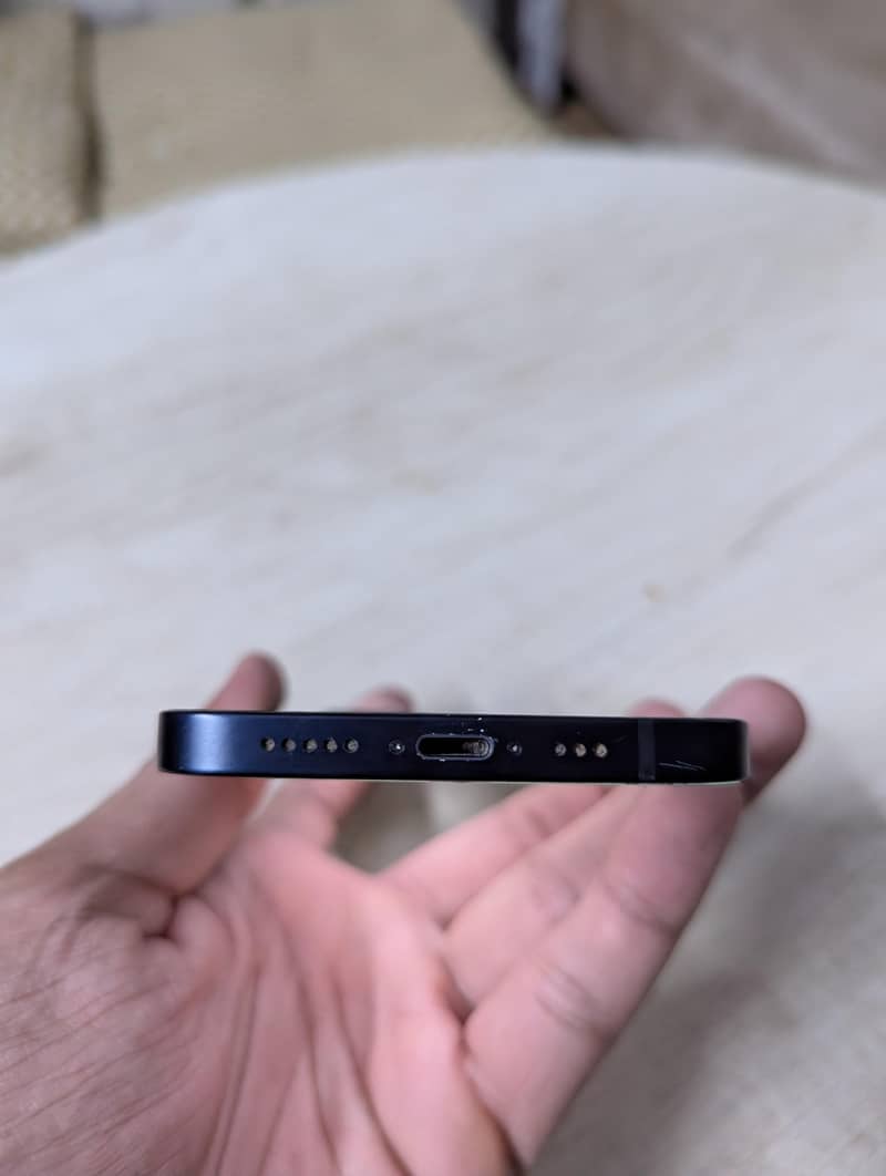 Apple iPhone 12 4