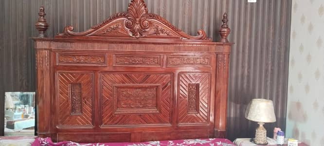 Beautiful Heavy Wooden King Size Bedroom Set – Bed + Dressing + Side T