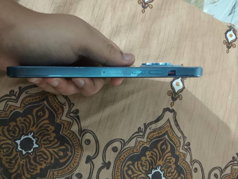 Apple iPhone 13 Pro Max 4