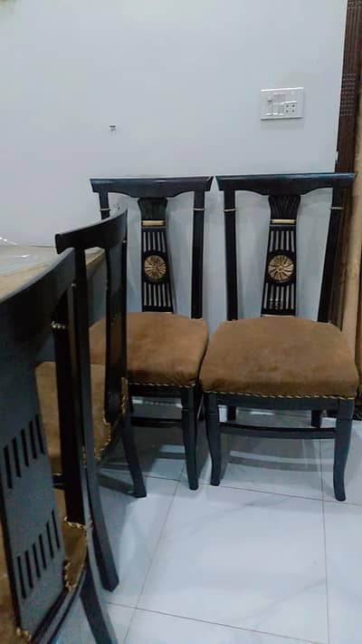 Beautiful wodden dinning table