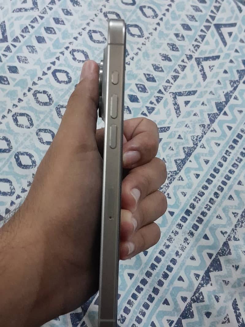 Apple iPhone 15 Pro 0