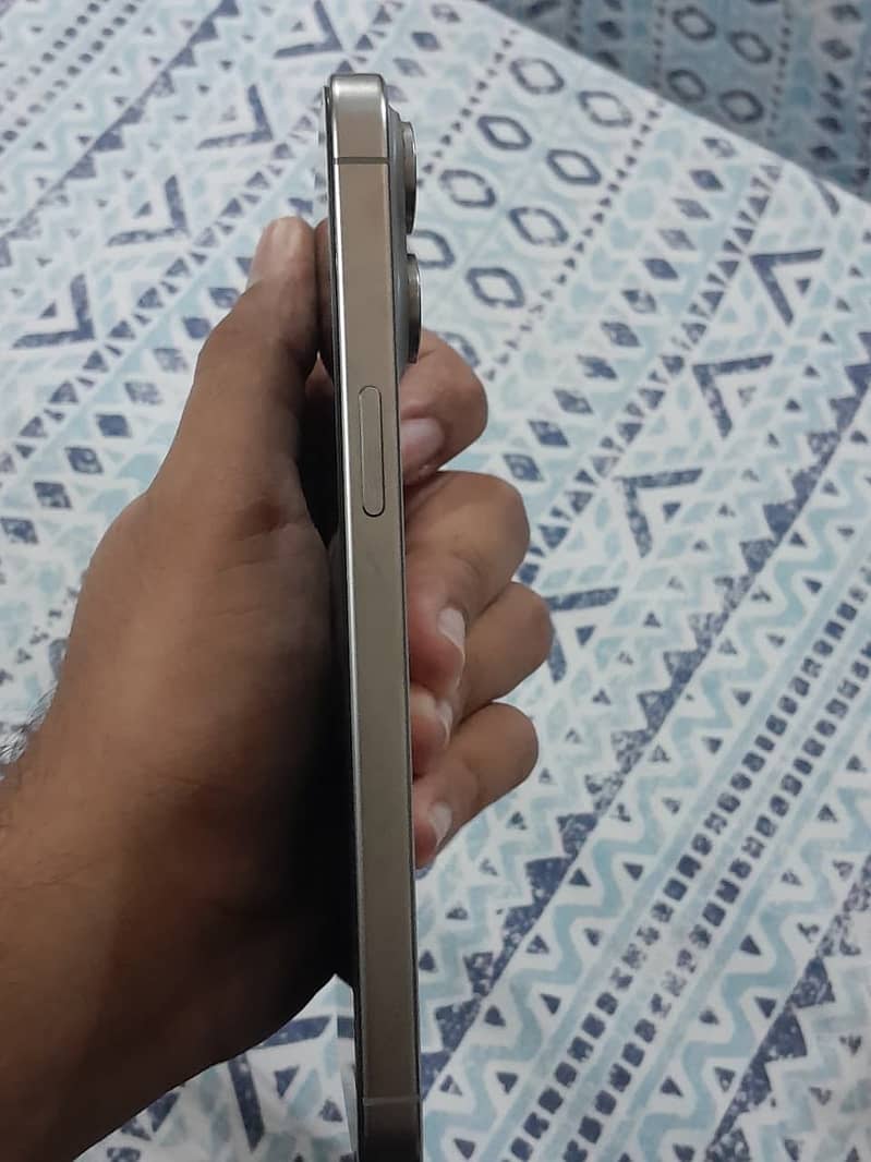 Apple iPhone 15 Pro 3