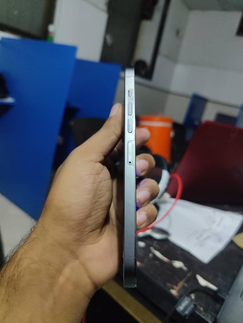 Apple iPhone 13 Pro Max 1