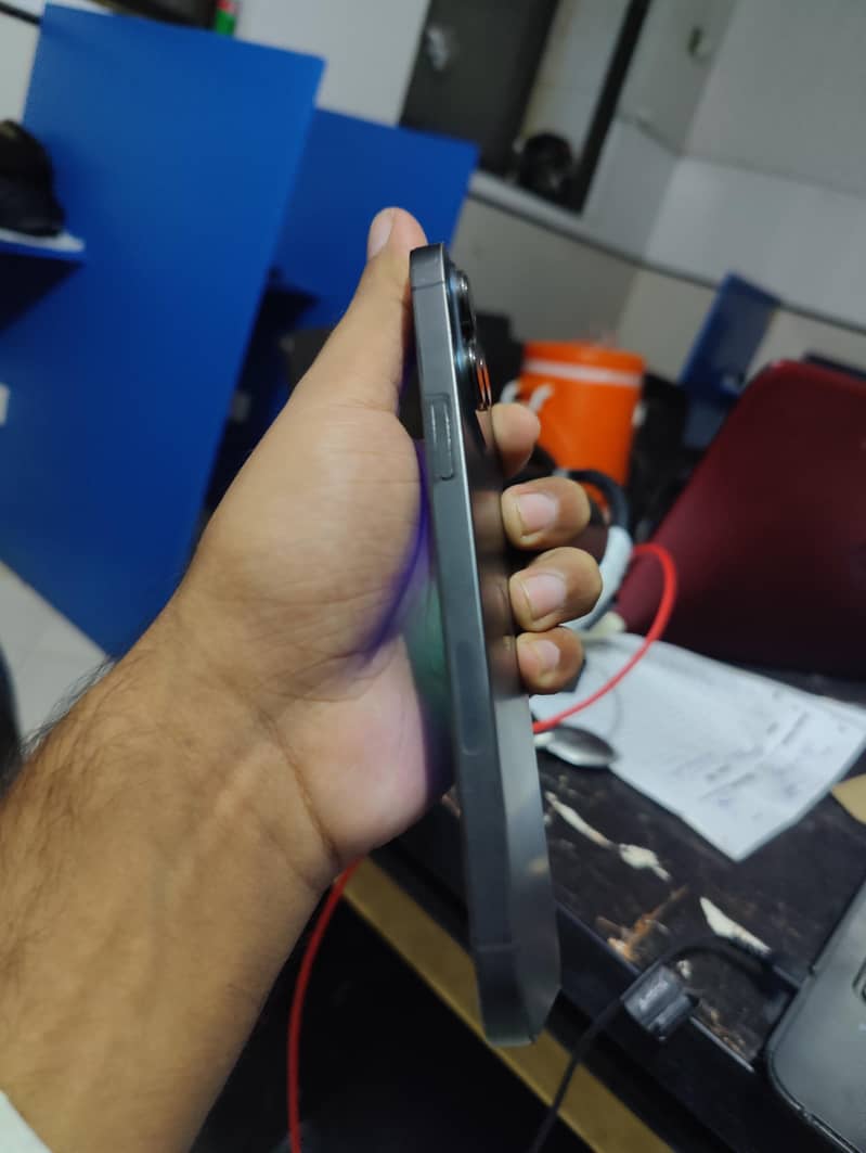 Apple iPhone 13 Pro Max 3