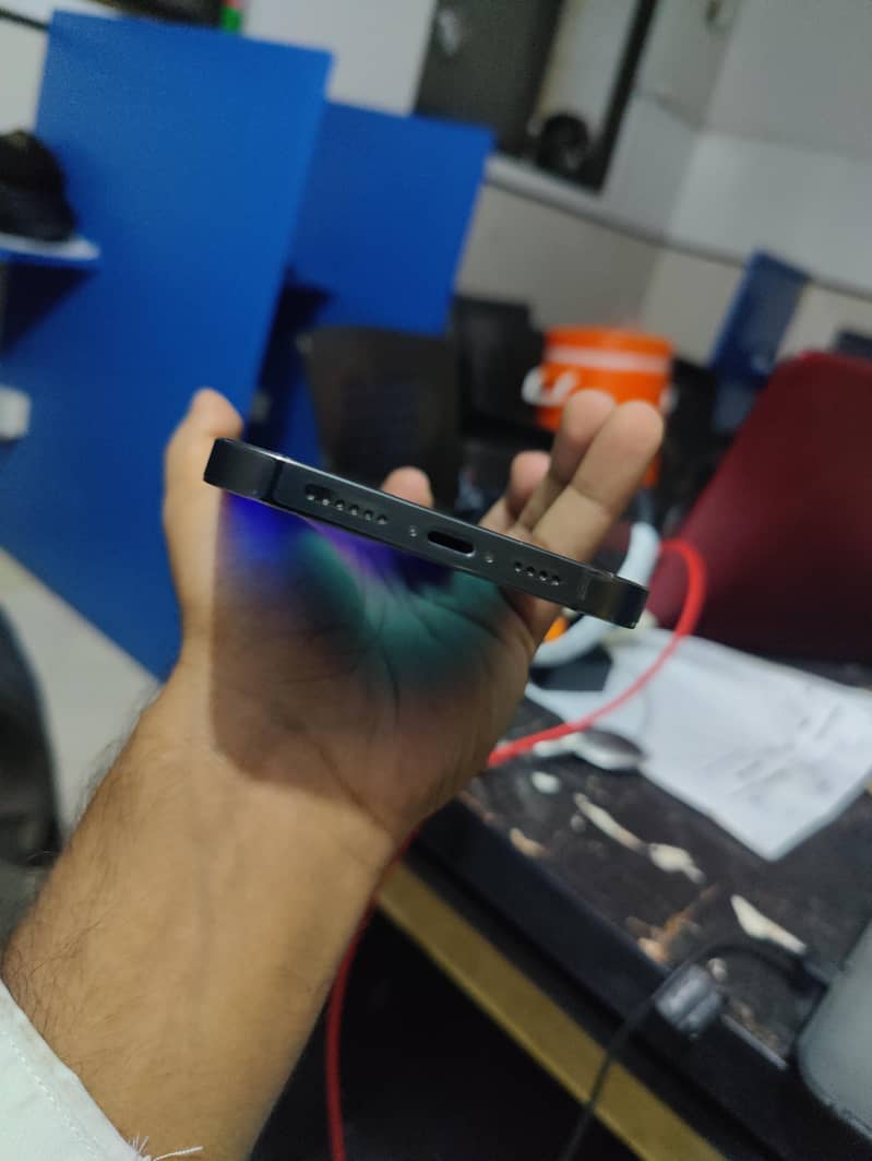 Apple iPhone 13 Pro Max 4