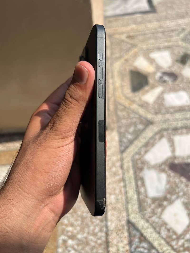 Apple iPhone 15 Pro Max 2