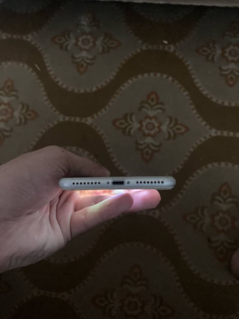 Apple iPhone 8 Plus 4