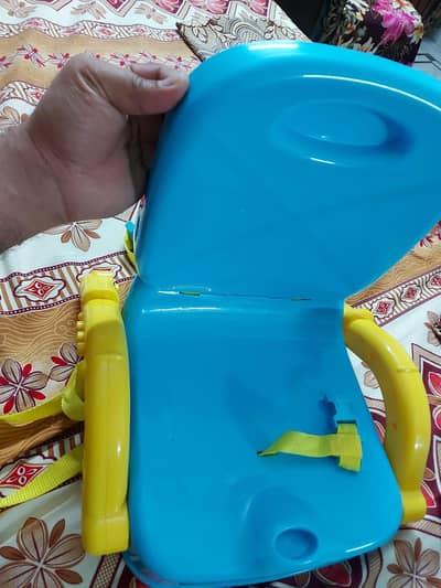 baby chair and car brand new in good condotion