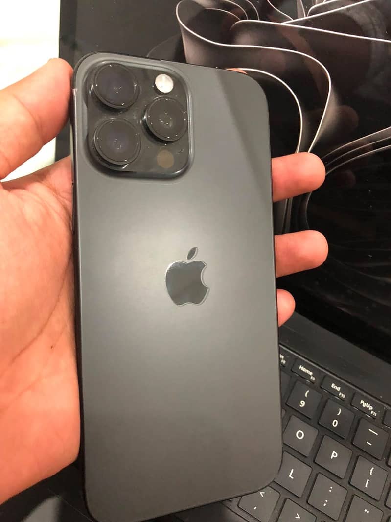 Apple iPhone 16 Pro Max 3
