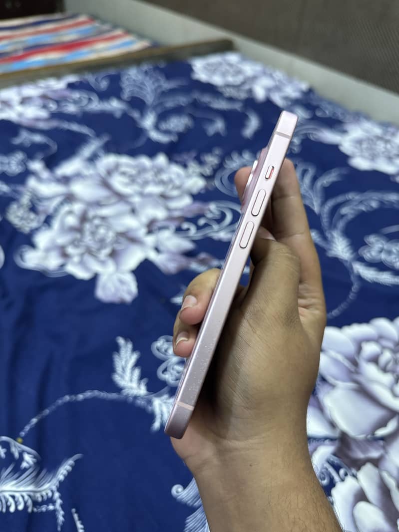 Apple iPhone 15 3