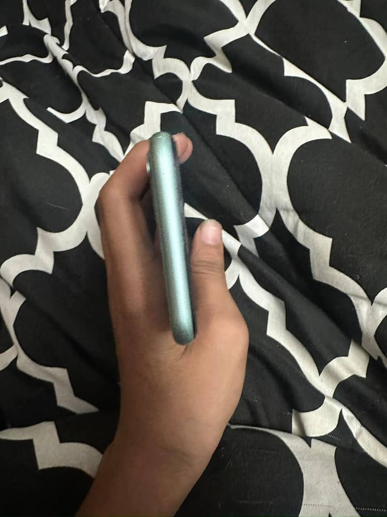 Apple iPhone 11 3