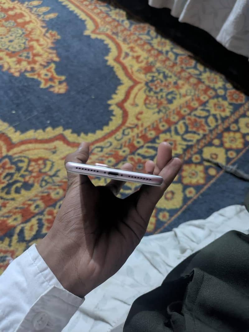 iphone 7pus 4