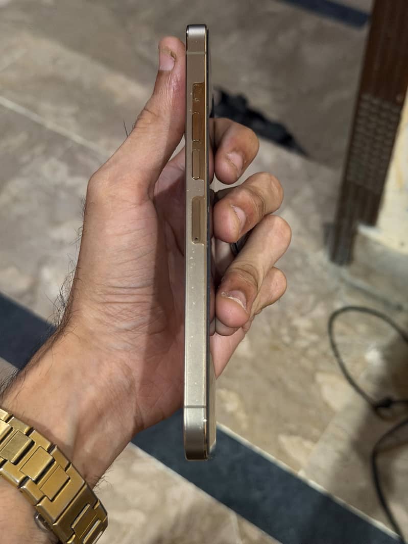 Apple iPhone 13 Pro Max 2
