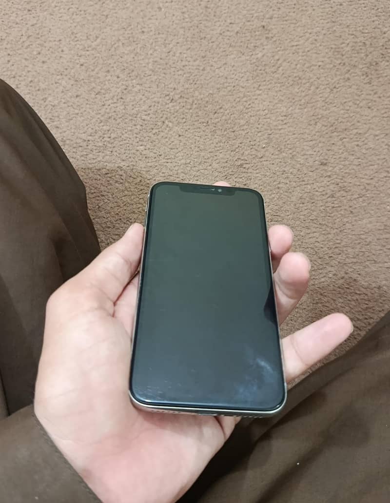 Apple iPhone X 4