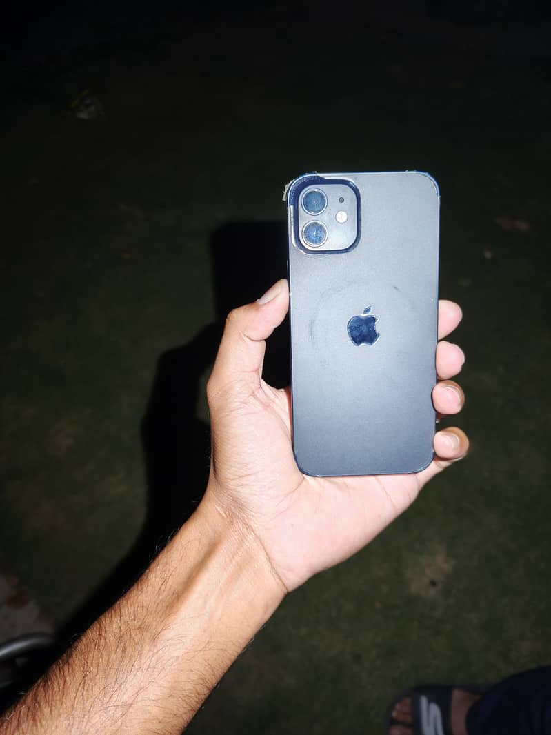 Apple iPhone 12 4