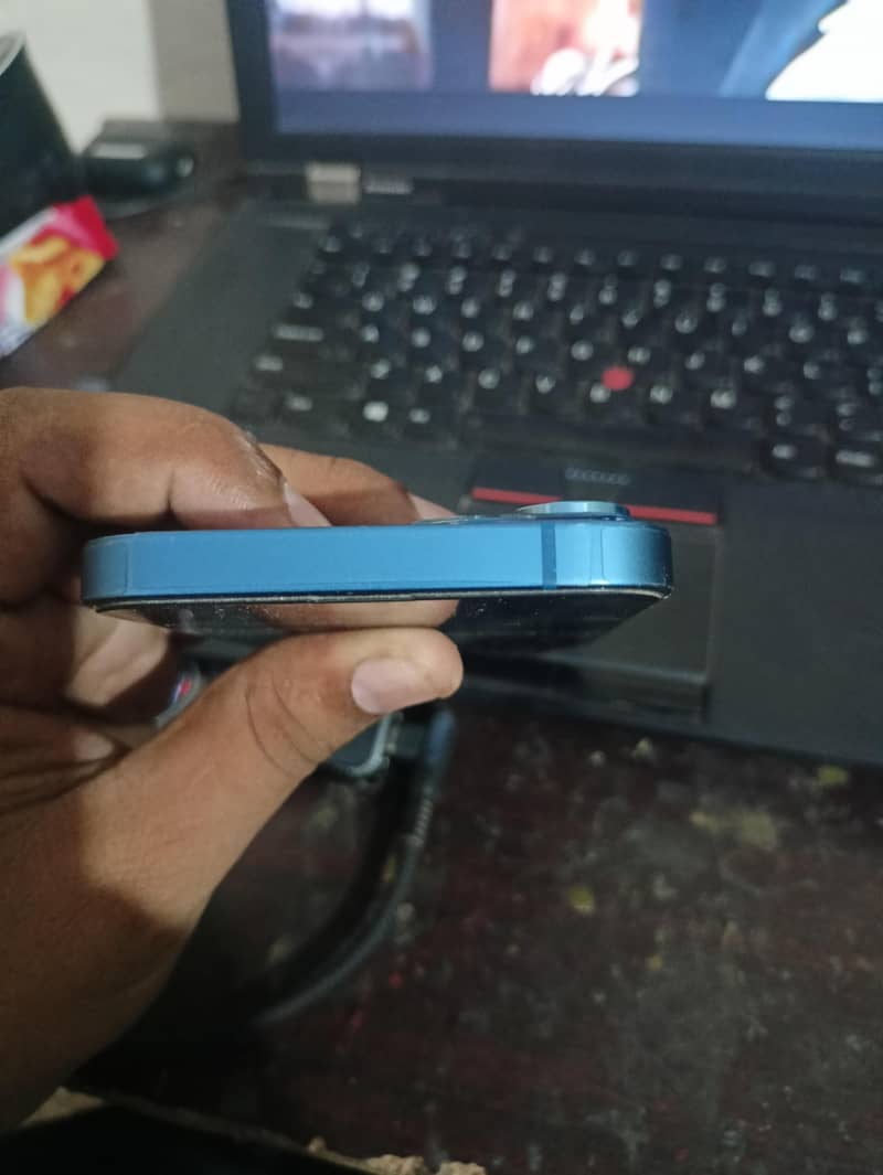 Apple iPhone 13 2