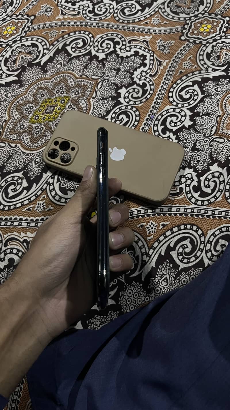 Apple iPhone 11 Pro 1