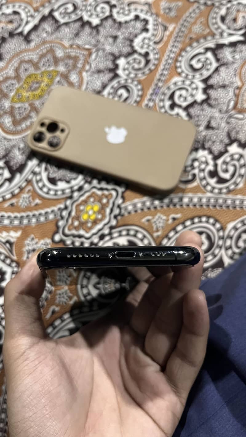 Apple iPhone 11 Pro 3