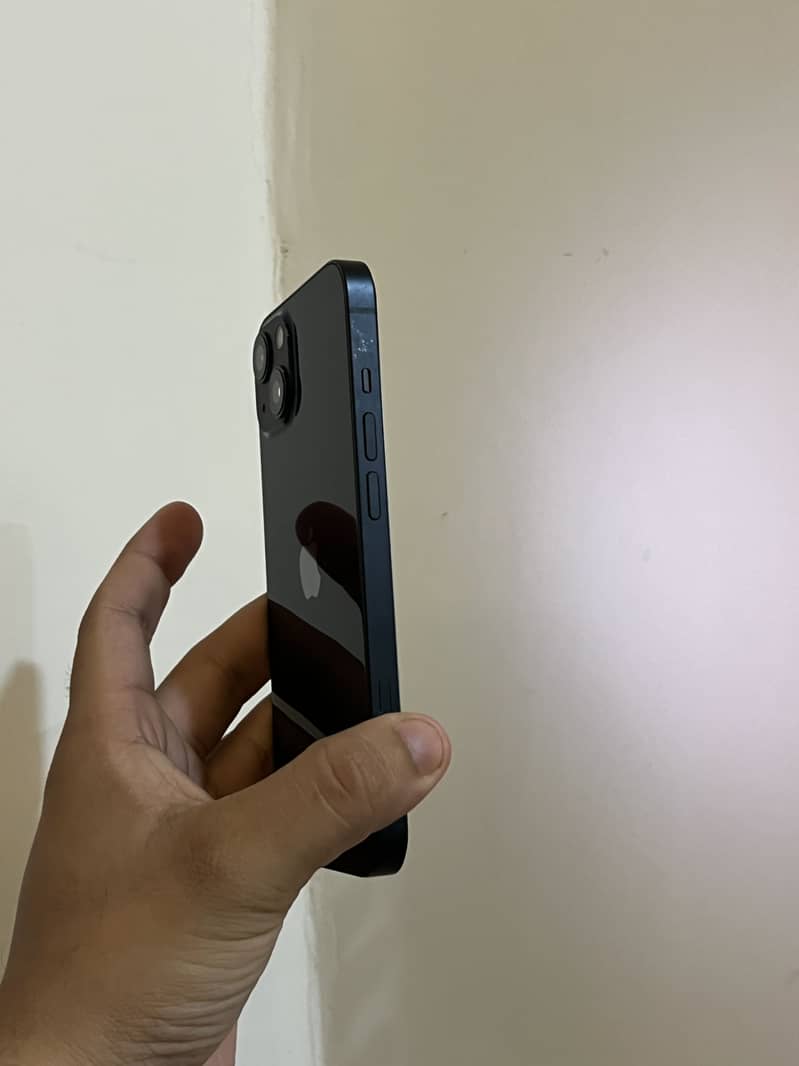 Apple iPhone 13 6