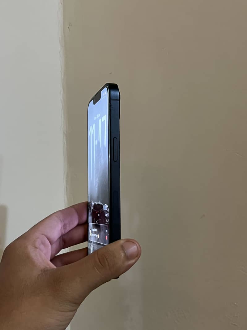 Apple iPhone 13 9