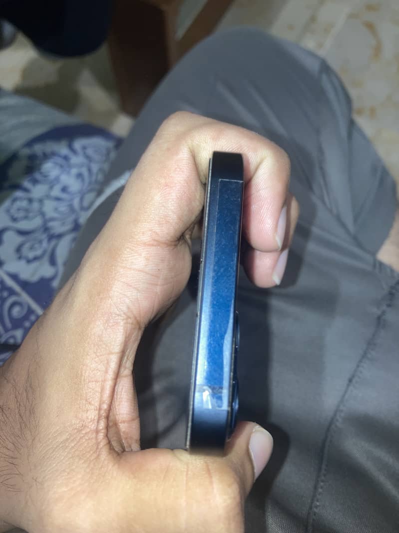 Apple iPhone 13 2