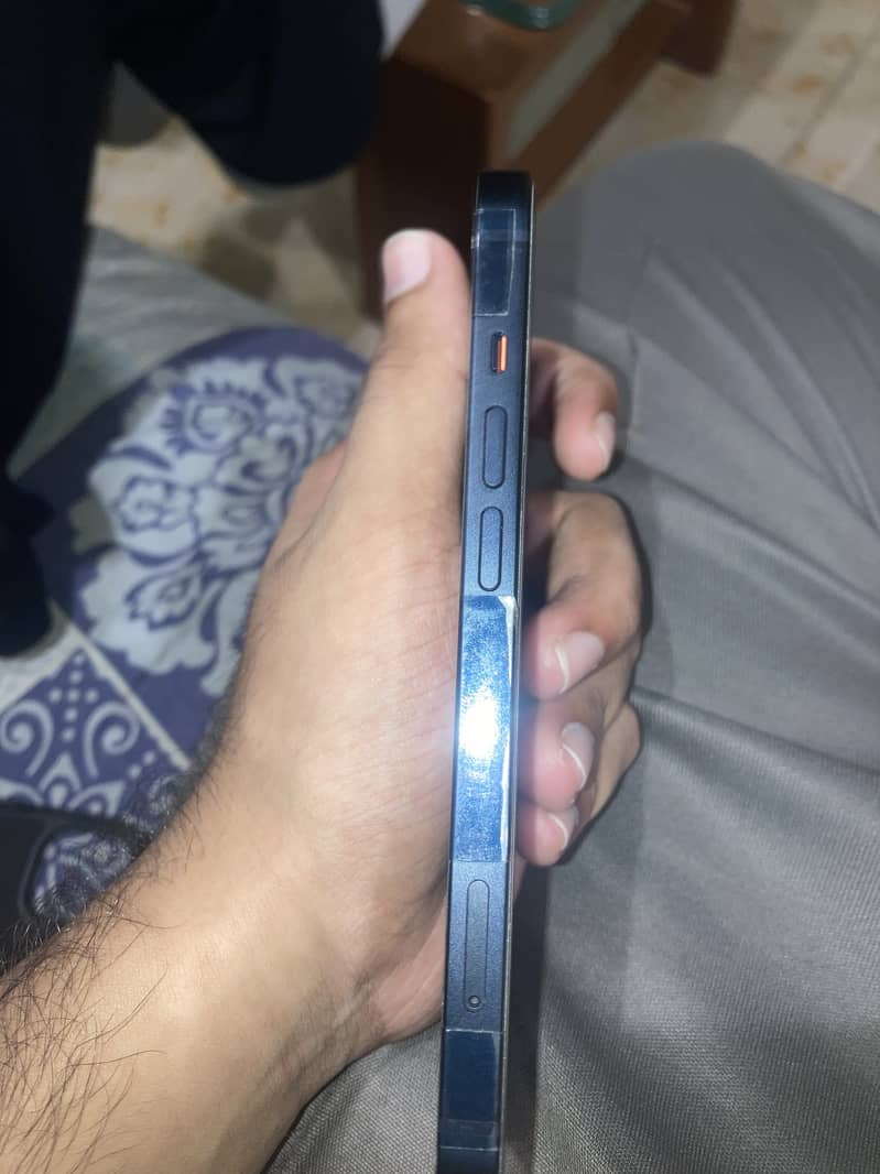 Apple iPhone 13 4
