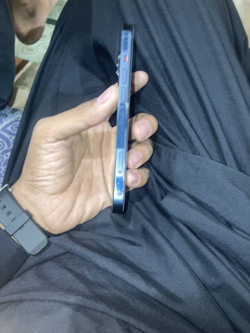 Apple iPhone 13 6