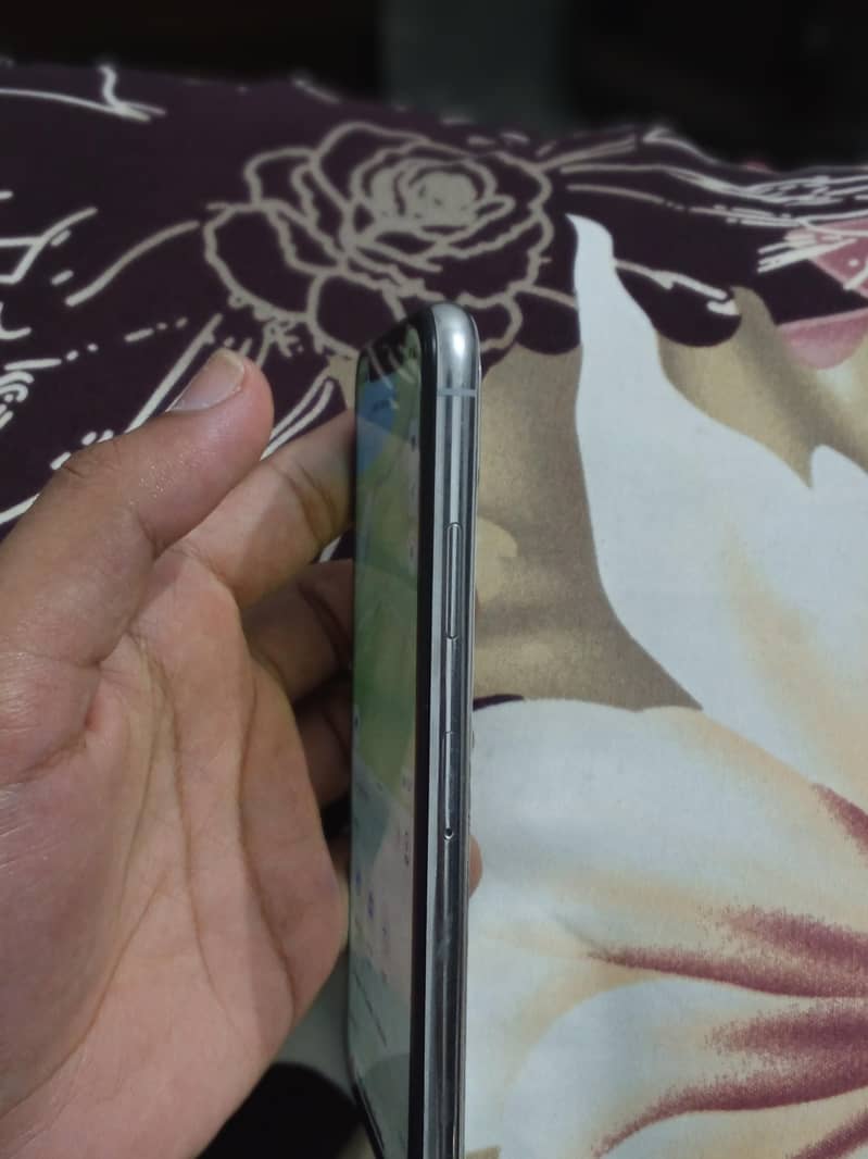 Apple iPhone XS 3