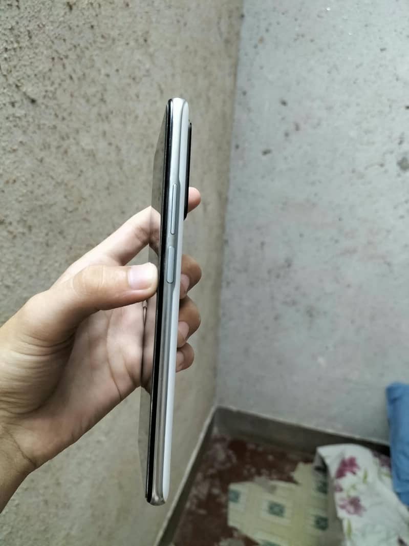 Xiaomi 11T Mobile may koi bhi fault nahi ha. Whatsapp: 03224619592 2
