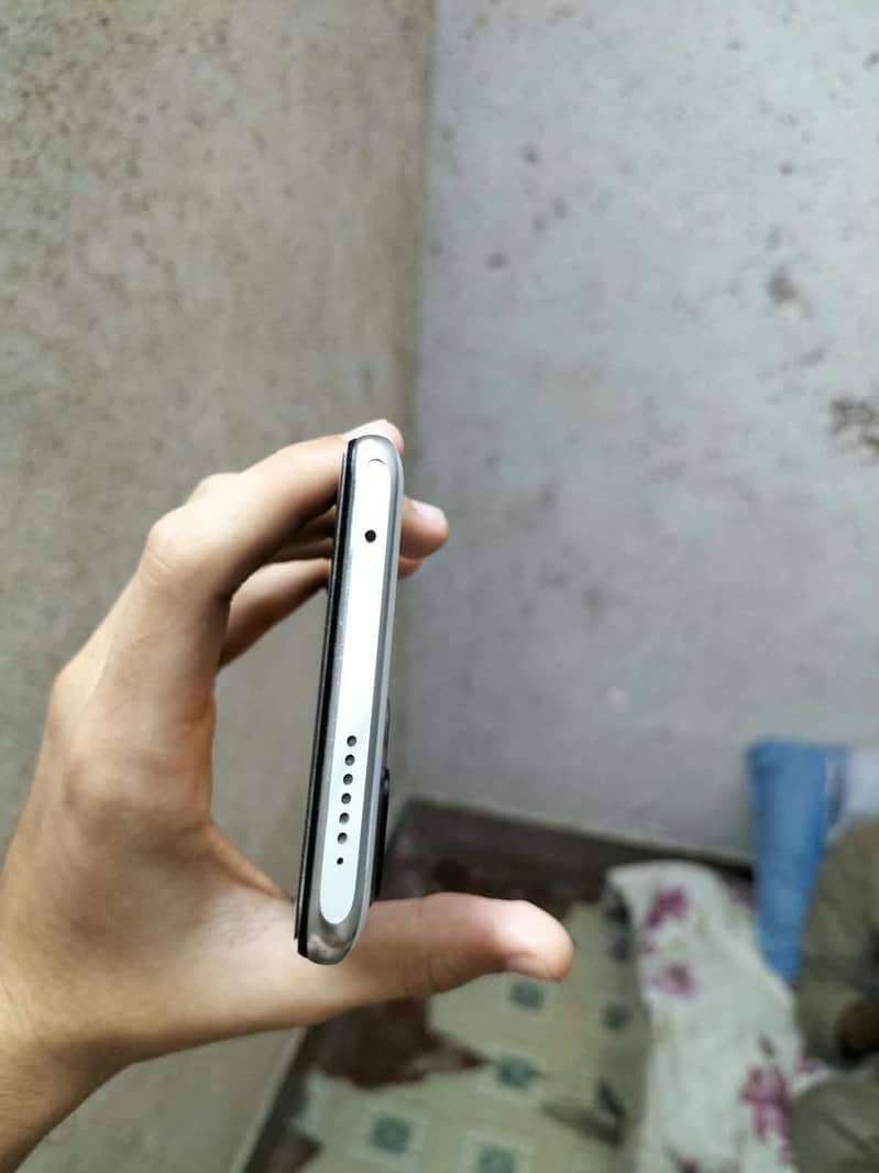 Xiaomi 11T Mobile may koi bhi fault nahi ha. Whatsapp: 03224619592 3