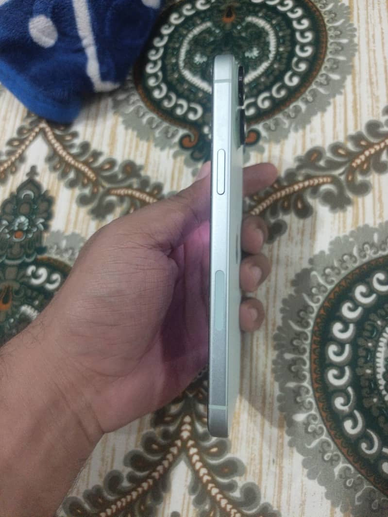 Apple iPhone 15 plus 3