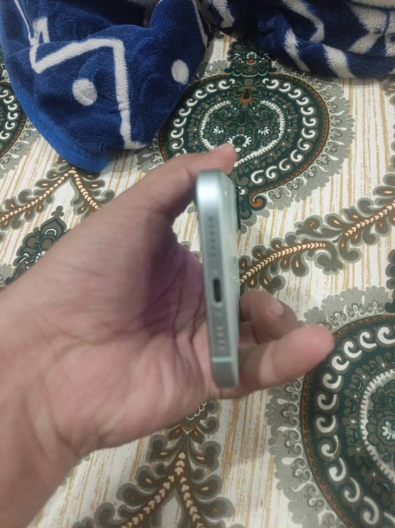 Apple iPhone 15 plus 4