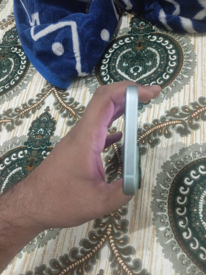 Apple iPhone 15 plus 5