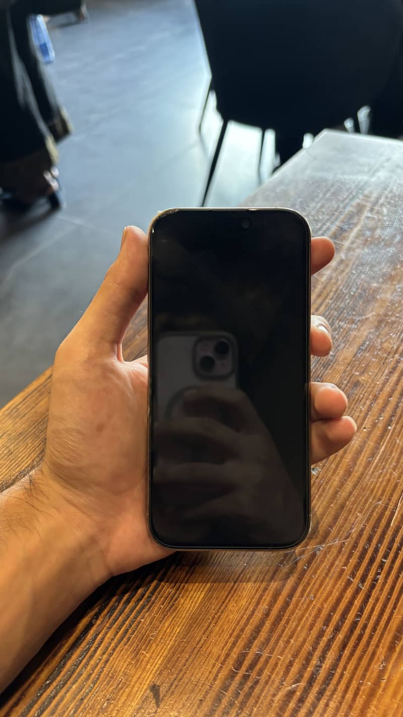 Apple iPhone 16 Pro 3