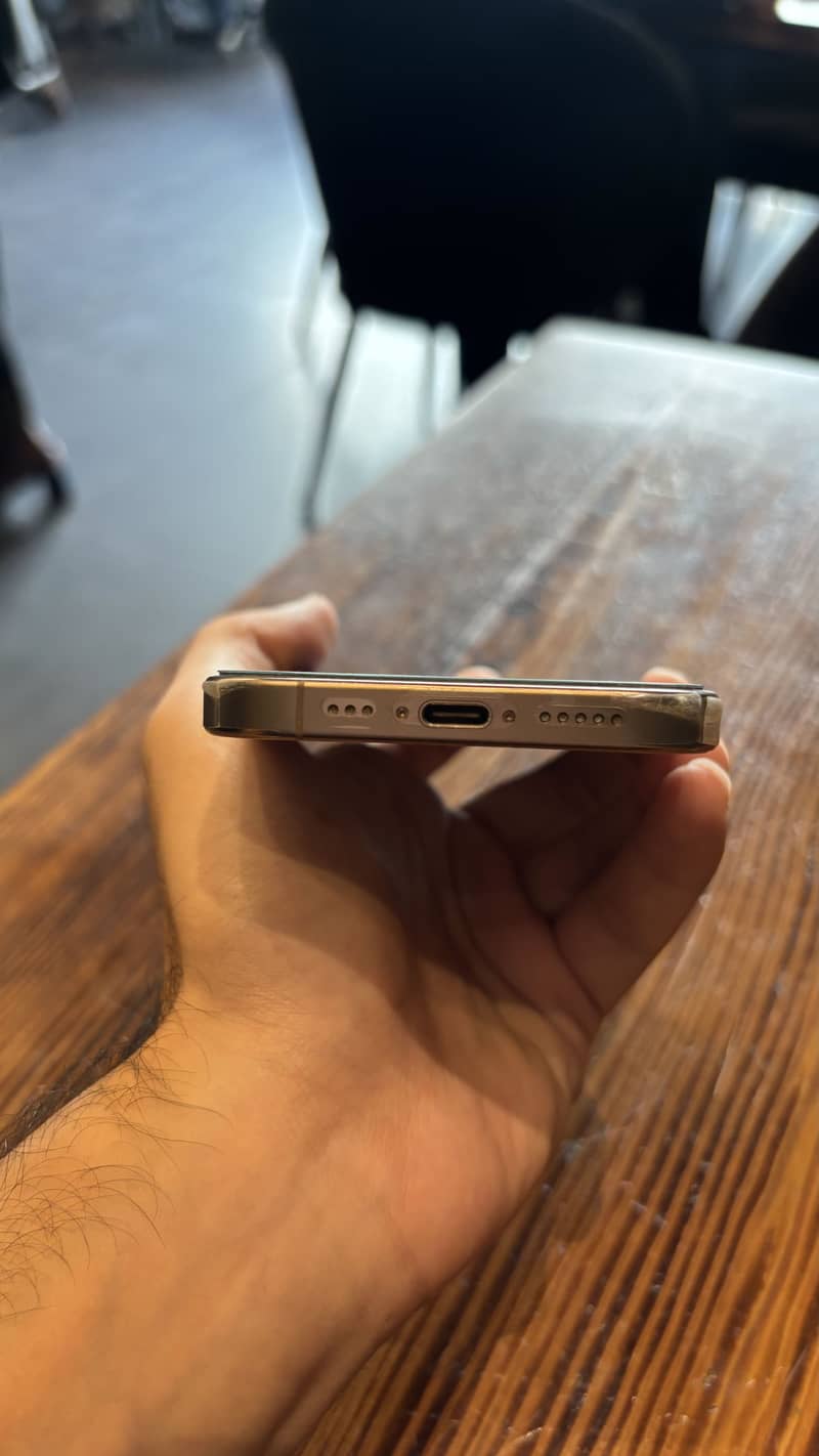 Apple iPhone 16 Pro 4