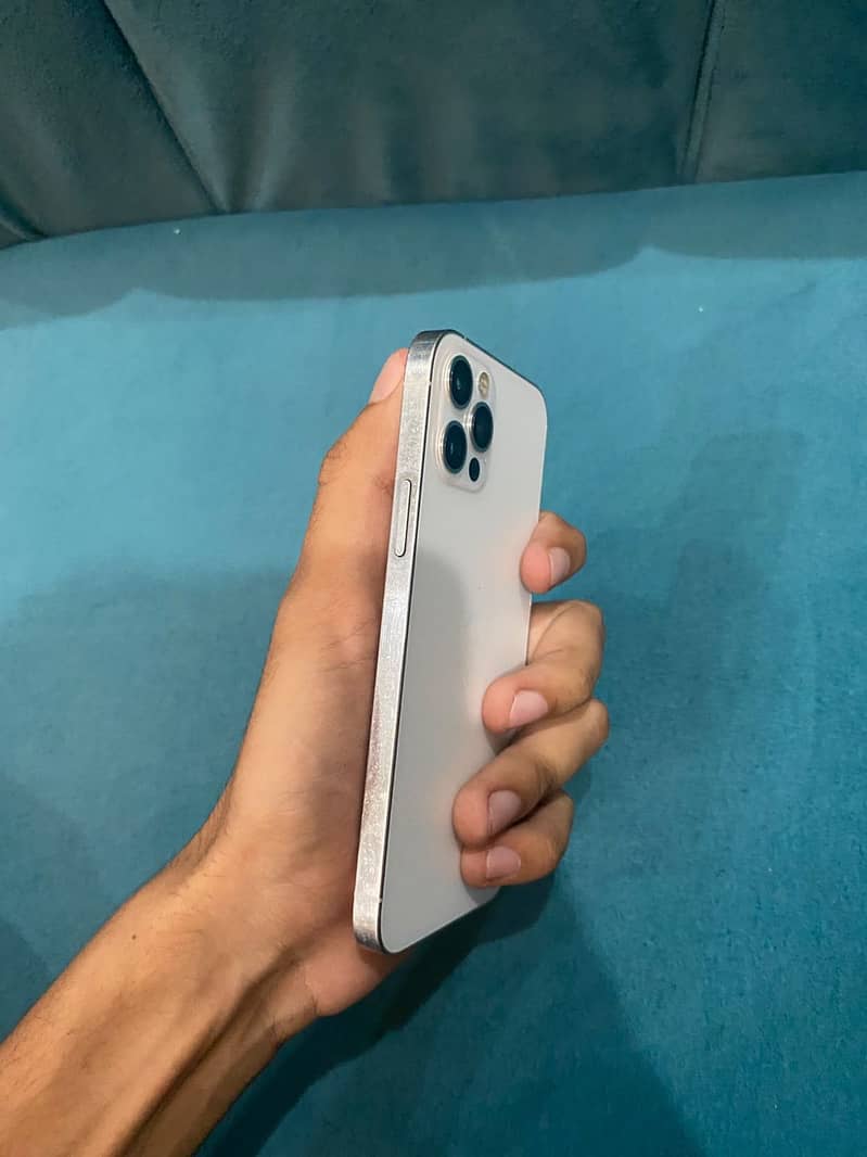 Apple iPhone 12 Pro 4