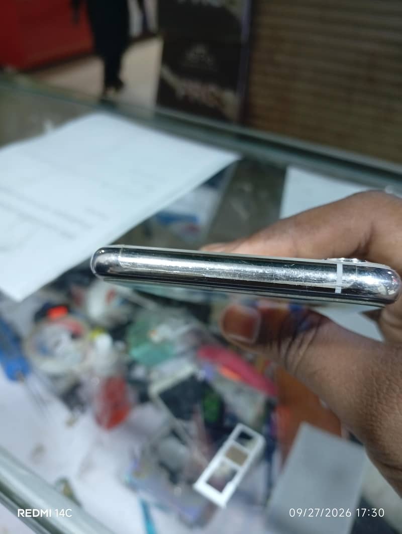 Apple iPhone XS 3