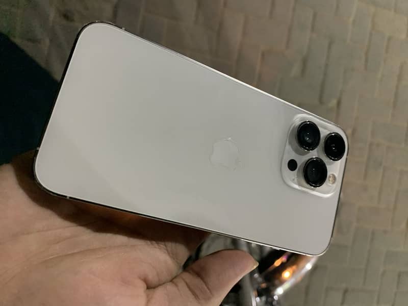 Apple iPhone 13 Pro 2