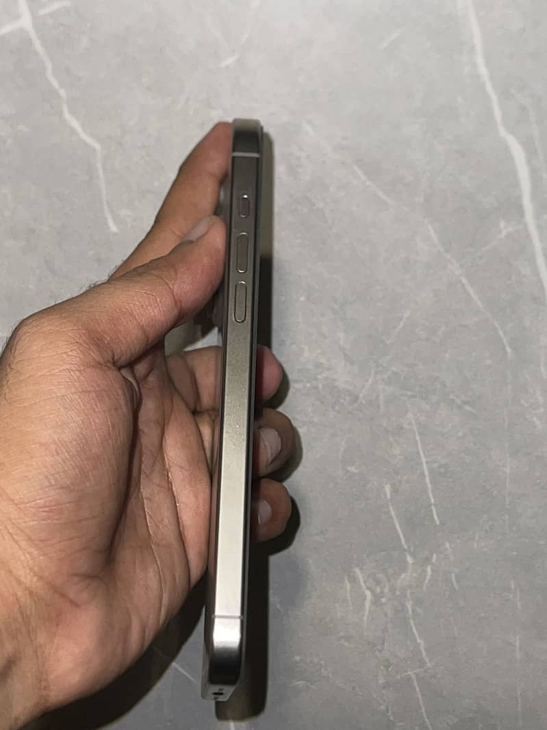 Apple iPhone 15 Pro Max 2