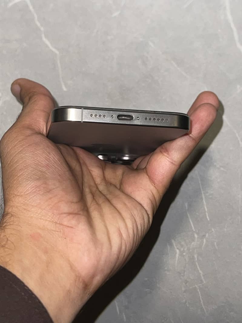Apple iPhone 15 Pro Max 3