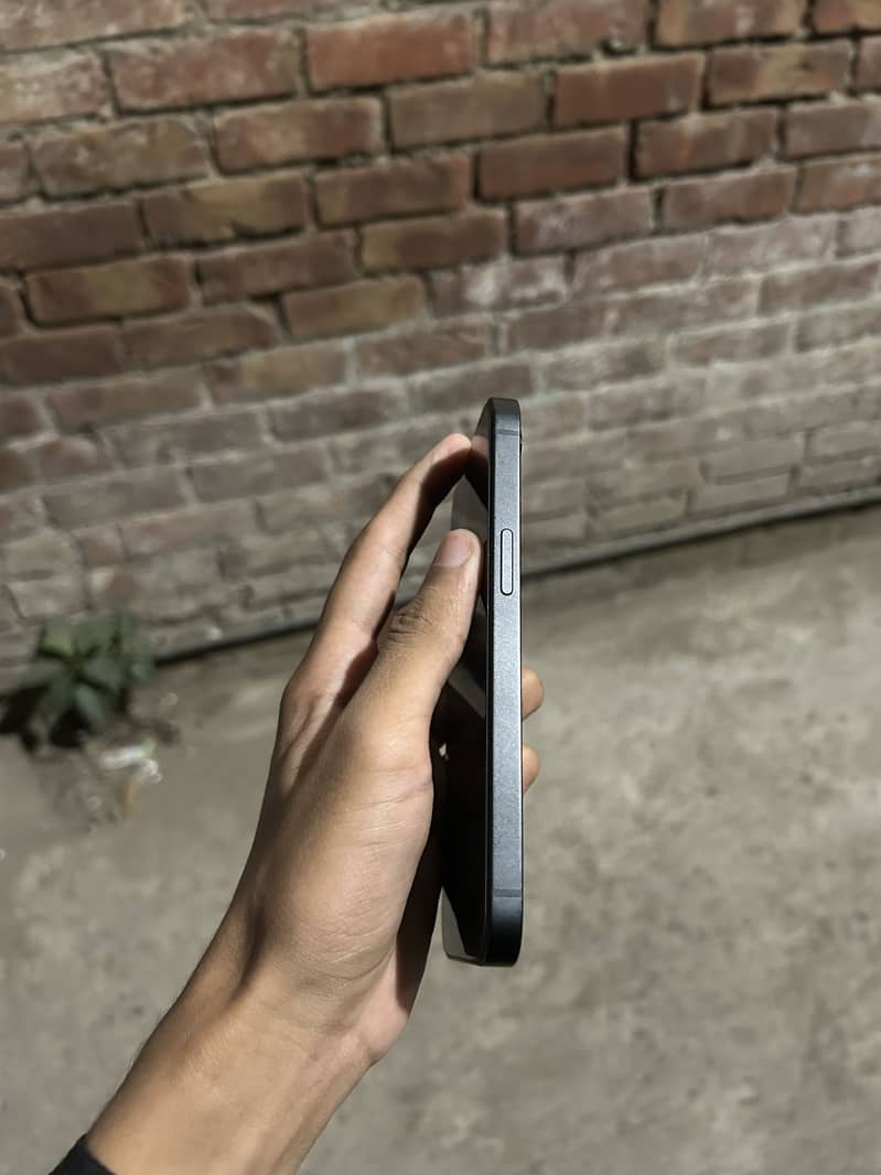 Apple iphone 16e 1