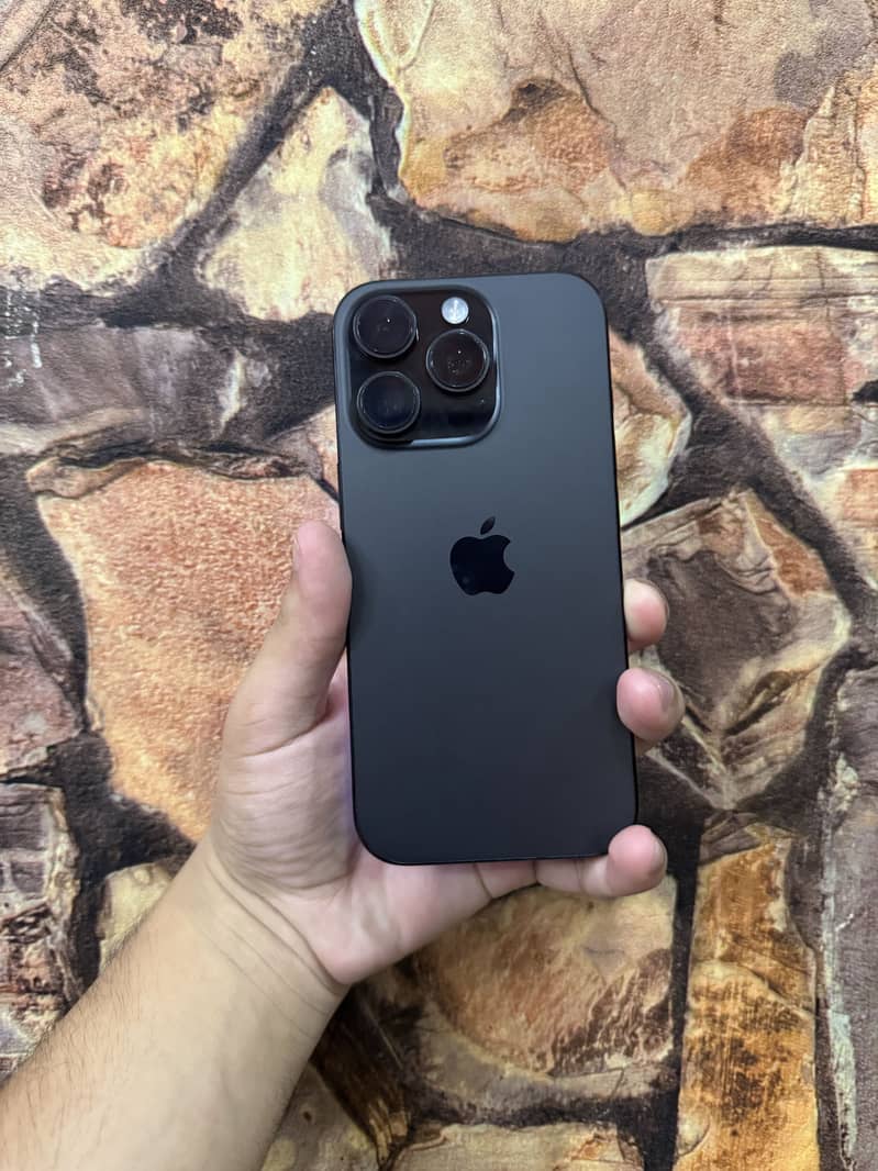 Apple iPhone 16 Pro 0