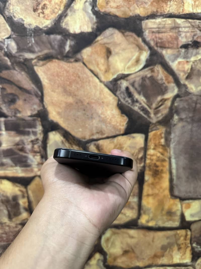 Apple iPhone 16 Pro 2