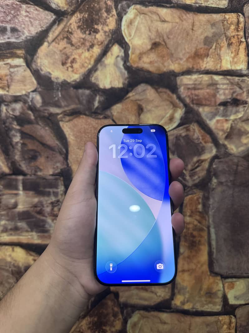 Apple iPhone 16 Pro 3