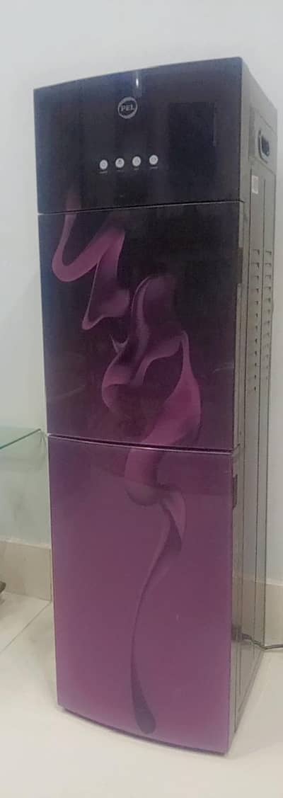 Pel water dispenser with glass door