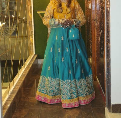 mehndi lehnga