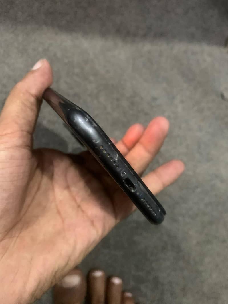 Apple iPhone 11 4