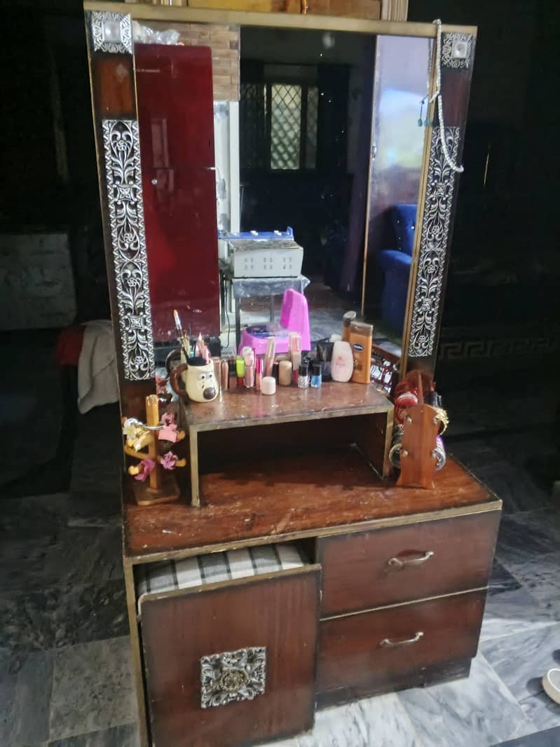 dressing table 0