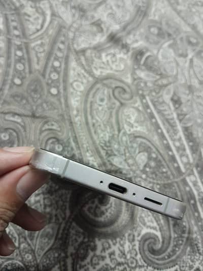 Samsung Mobile S24 fE