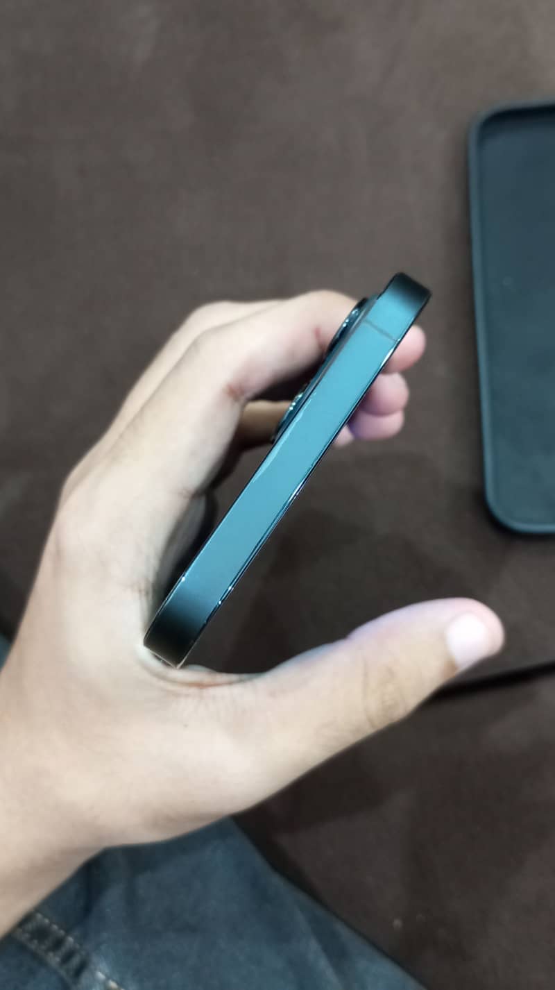 Apple iPhone 12 Pro Max 4